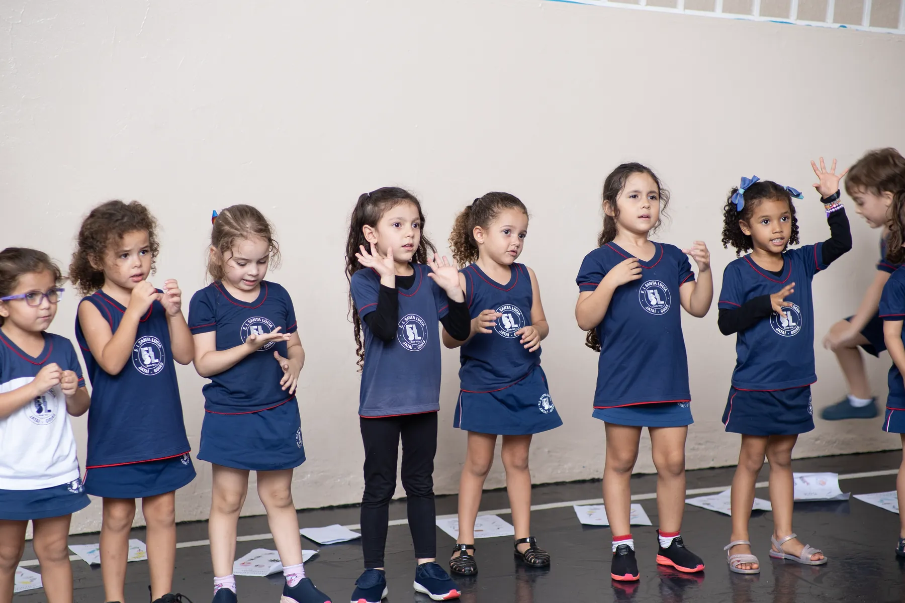 Turma da Educação Infantil participando de uma dinâmica